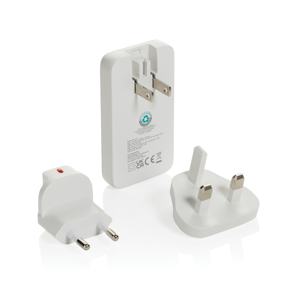 XD Collection Fluxo RCS 65W flat GAN charger with universal connectors