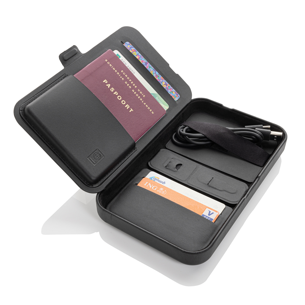 Swiss Peak Swiss Peak RCS recycled travel case with 3 in 1 charger